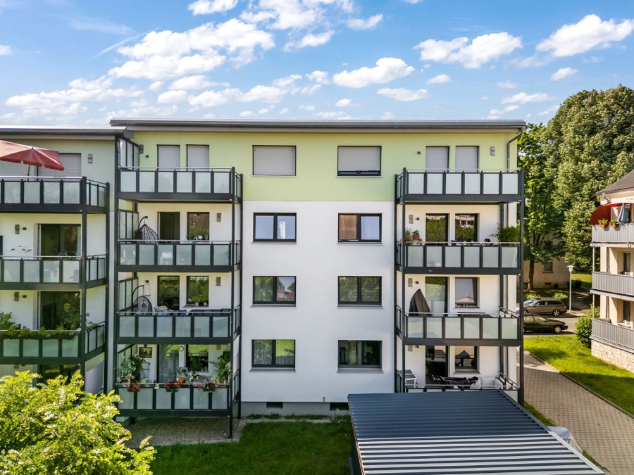 Saniertes Mehrfamilienhaus mit Balkonen