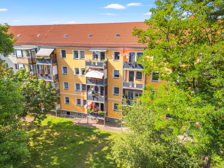 Mehrfamilienhaus mit Innenhof im Grünen
